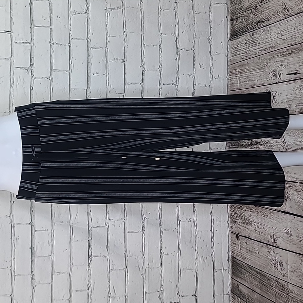 Jones New York Striped Flowy Hi-Rise Wide Leg Drawstring Crop Pant in Black/Gray